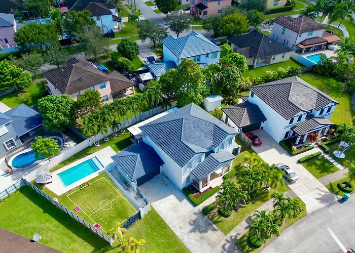 Miami Getaway Heated Pool Villa With Mini Golf & Bbq